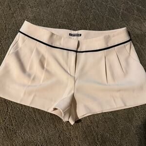 NWOT Women’s Express Dress Shorts- Cream & black Size 8